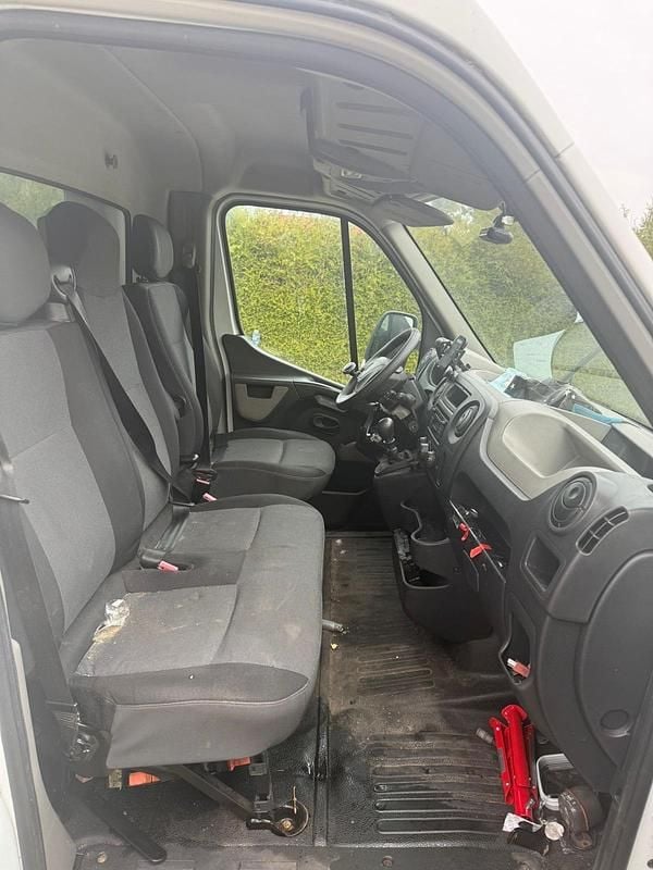 Second-hand Renault Master 177 CP (130 kW) 2018 Alb Van
