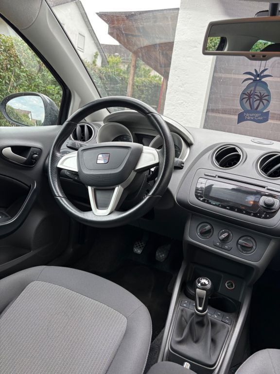 Grau Gebraucht 2011 Seat Ibiza Style Limousine | 4.700 € (Fairer Preis) - Bild 1/4