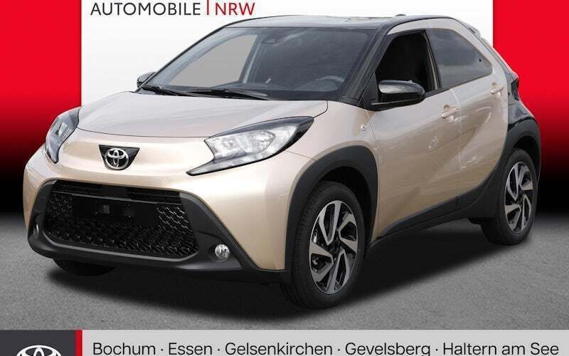 Beige Neu 2025 Toyota Aygo Play Kleinwagen | 18.889 € - Bild 1/4