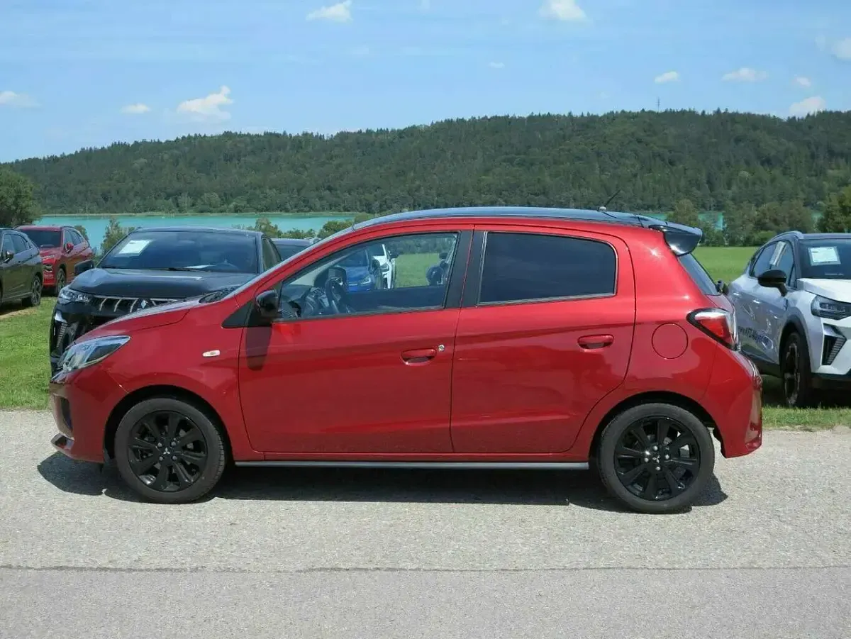 Gebraucht Mitsubishi Space Star Select+ 71 PS (52 kW) 2024 Rot / schwarz Kleinwagen