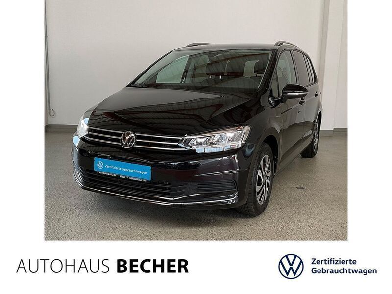 Schwarz Gebraucht 2023 VW Touran Active Van / Kleinbus | 37.660 € (Teuer) - Bild 1/4