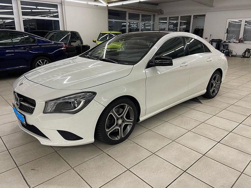 Weiß Gebraucht 2015 Mercedes CLA250 Limousine | 19.999 € (Guter Preis) - Bild 1/4
