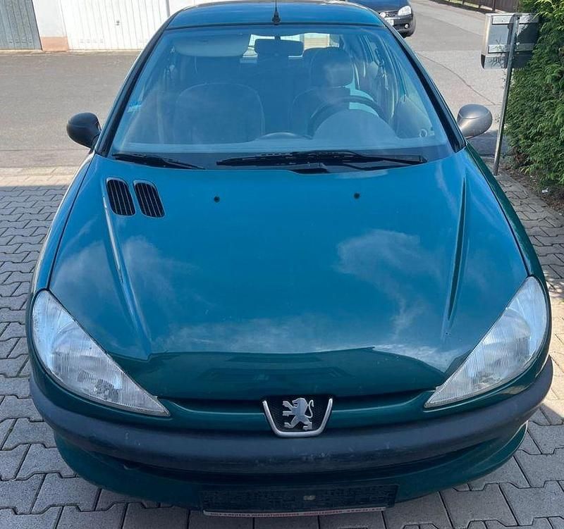 Grün Gebraucht 2001 Peugeot 206 Style Limousine | 1.500 € (Fairer Preis) - Bild 1/4