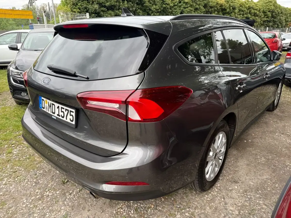 Gebraucht Ford Focus Cool & Connect 120 PS (88 kW) 2022 Magnetic (metallic) Kombi