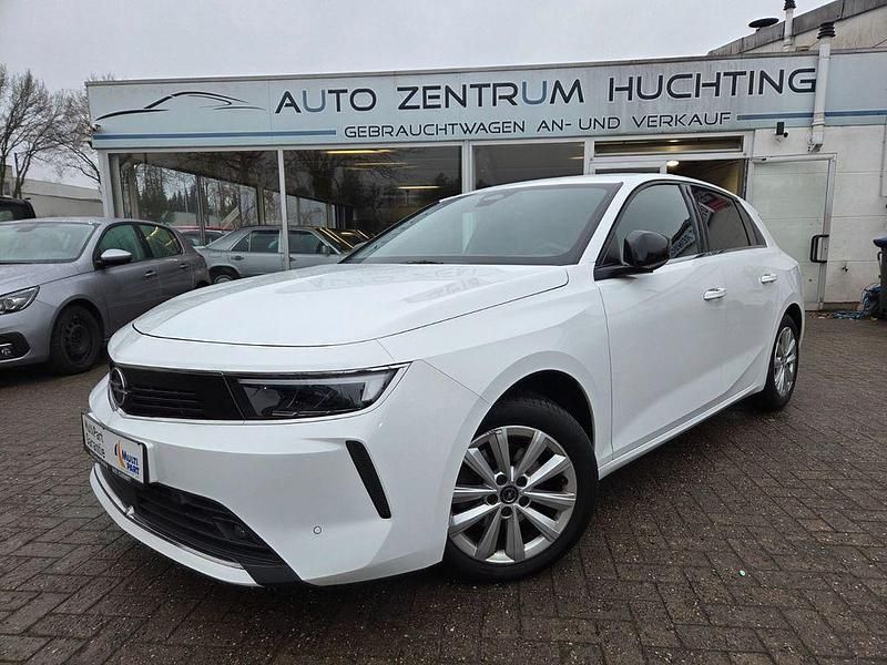 Weiß Gebraucht 2023 Opel Astra Elegance Limousine | 19.990 € (Guter Preis) - Bild 1/4
