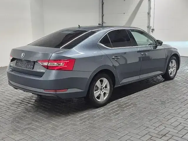 Gebraucht Skoda Superb 125 PS (91 kW) 2017 Quarzgraumet. Limousine
