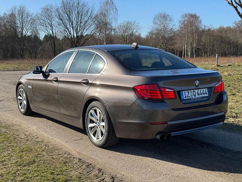 Gebraucht BMW 520 184 PS (135 kW) 2012 Braun Limousine