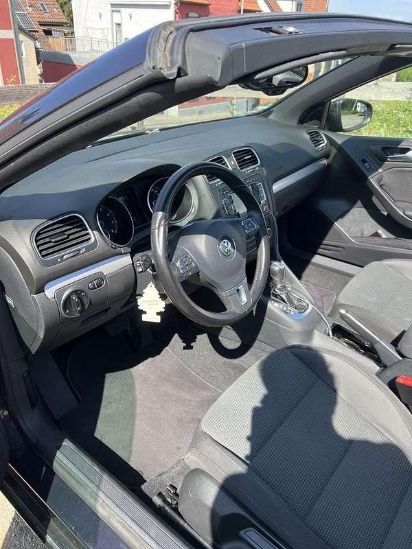 Gebraucht VW Golf Cabriolet Basis 160 PS (117 kW) 2012 Violett Cabrio