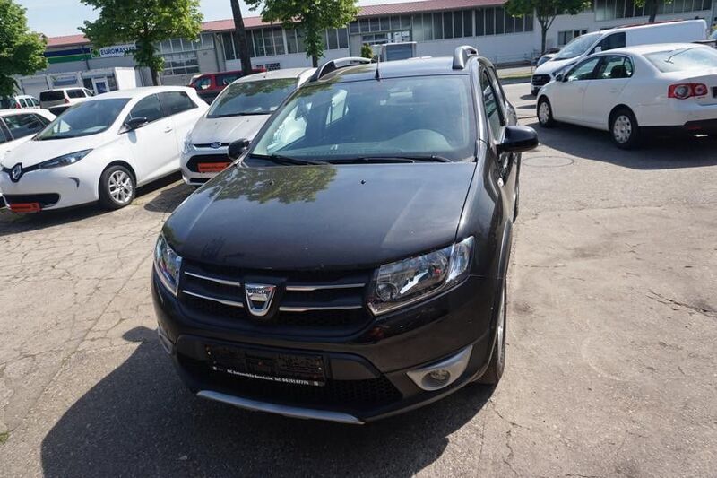 Schwarz Gebraucht 2014 Dacia Sandero Prestige Kleinwagen | 4.666 € (Fairer Preis) - Bild 1/4