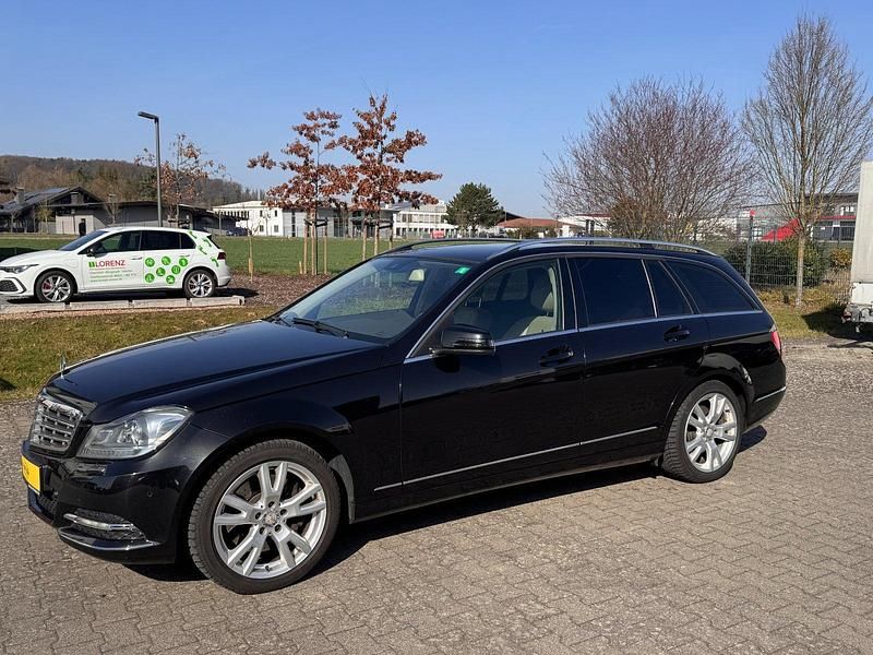 Gebraucht Mercedes C350 265 PS (194 kW) 2012 Schwarz Kombi