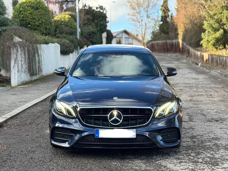 Gebraucht Mercedes E220 AMG 194 PS (142 kW) 2017 Blau Limousine