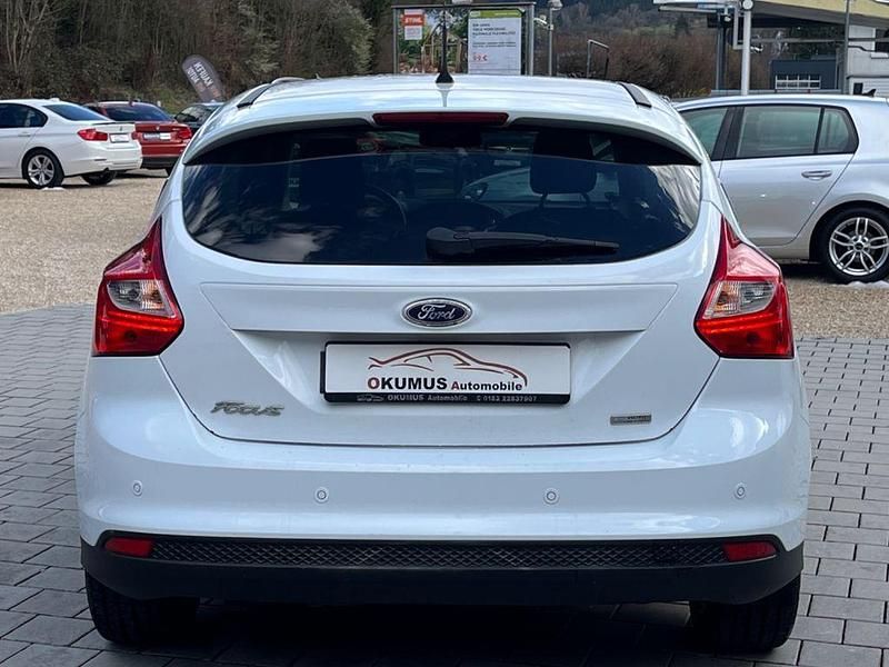 Gebraucht Ford Focus Champions Edition 162 PS (119 kW) 2013 Weiß Limousine