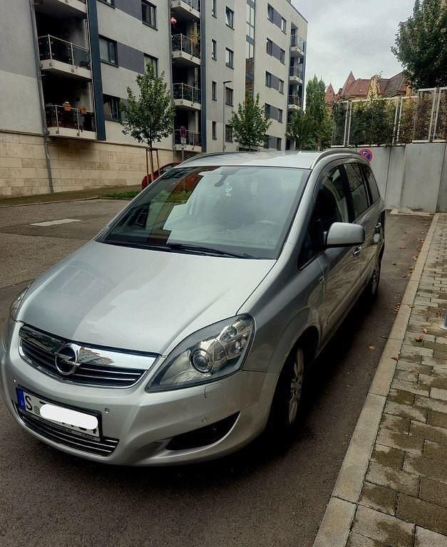 Silber Gebraucht 2011 Opel Zafira Design Edition Van / Kleinbus | 4.999 € (Guter Preis) - Bild 1/4