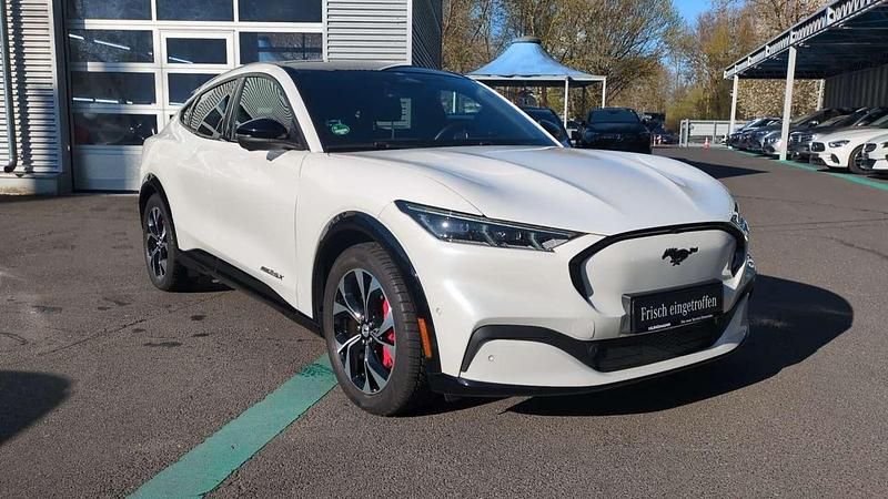 Gebraucht Ford Mustang Mach-E Extended Range 258 kW (351 PS) 2022 Weiß starweiß metallic SUV