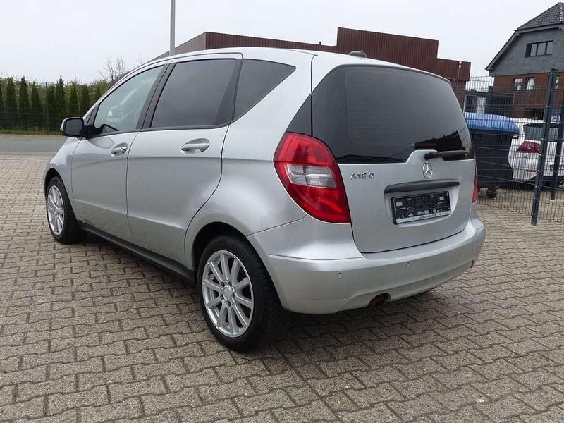 Gebraucht Mercedes A180 Edition 116 PS (85 kW) 2009 Polarsilber  metalliclack Kleinwagen