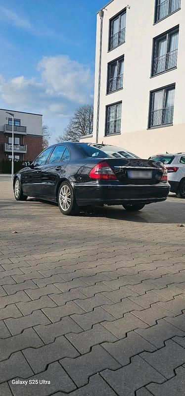 Gebraucht Mercedes E320 Avantgarde 190 PS (139 kW) 2006 Schwarz Limousine