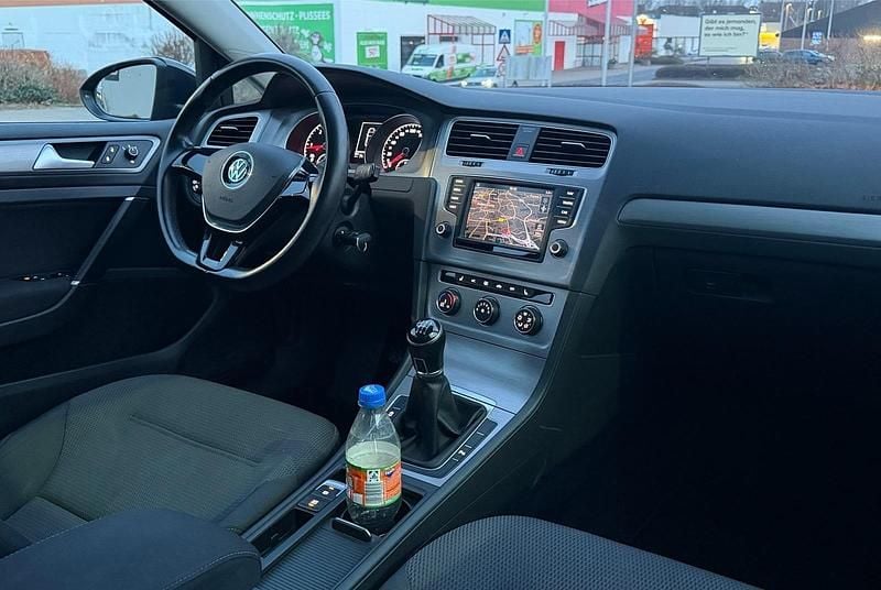 Gebraucht VW Golf VII Trendline 110 PS (80 kW) 2015 Grau Limousine