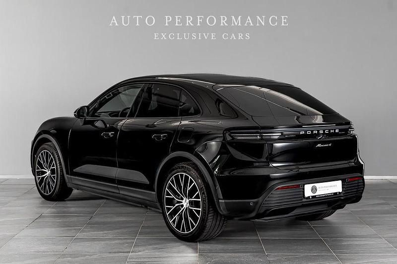 Gebraucht Porsche Macan 4 Electric 300 kW (408 PS) 2025 Schwarz SUV