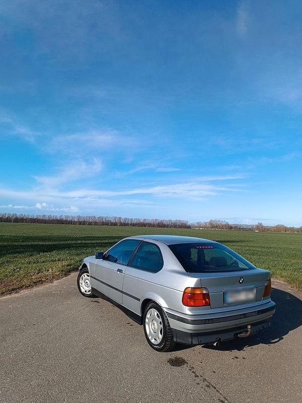 Gebraucht BMW 316 Basis 102 PS (75 kW) 1996 Silber Coupé