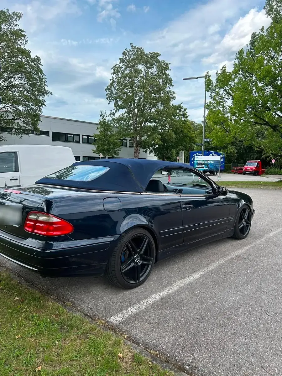 Gebraucht Mercedes CLK230 197 PS (144 kW) 2001 Blau Cabrio