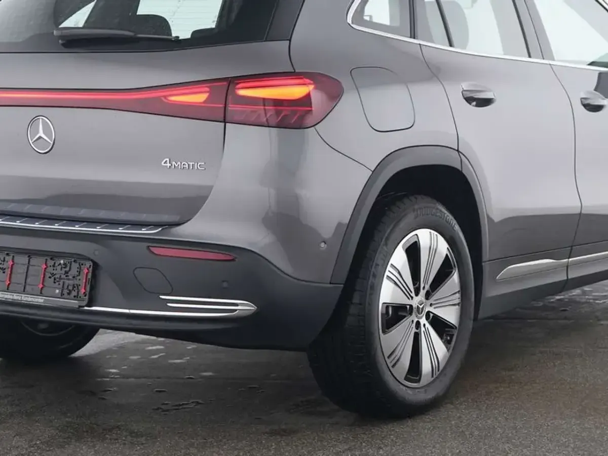 Gebraucht Mercedes EQA300 167 kW (228 PS) 2025 Grau SUV