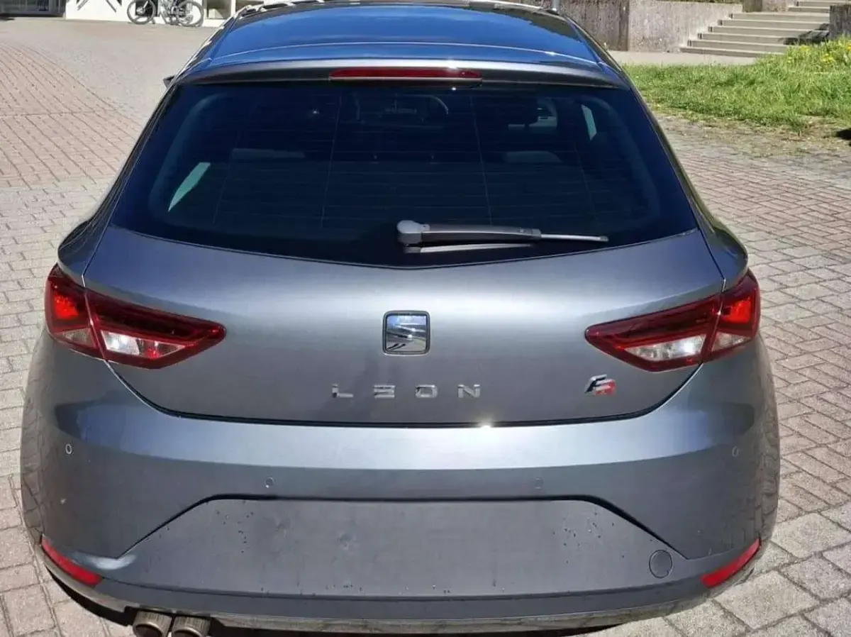 Używany Seat Leon FR 179 KM (131 kW) 2016 Szary Hatchback