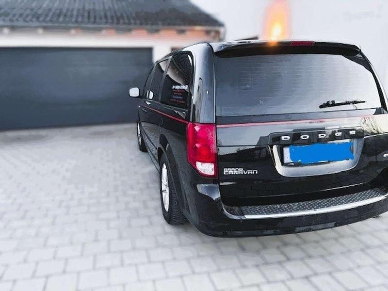 Używany Dodge Grand Caravan SXT 287 KM (211 kW) 2016 Czarny Minivan