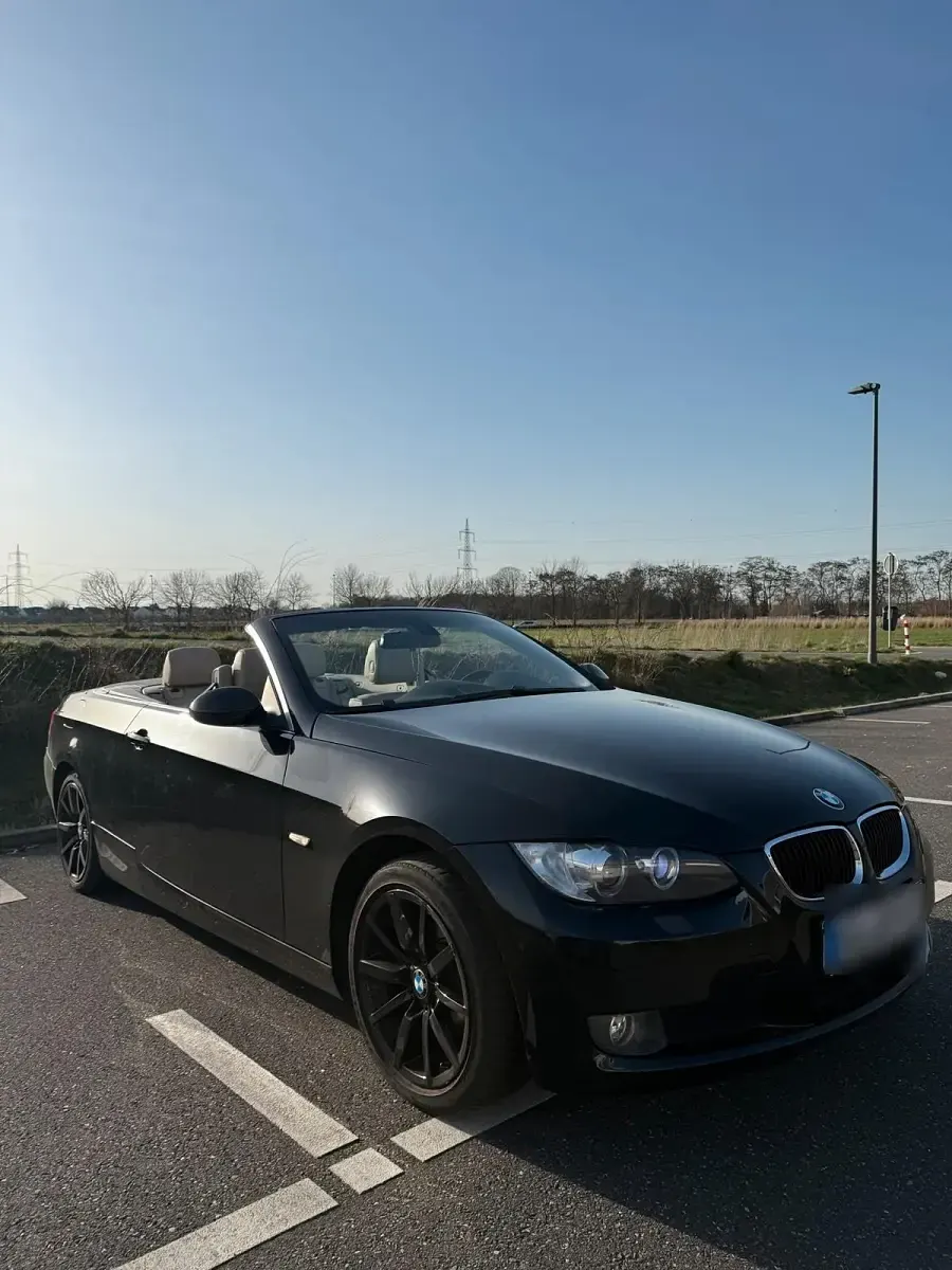 Gebraucht BMW 320 Cabriolet 177 PS (130 kW) 2010 Schwarz Cabrio