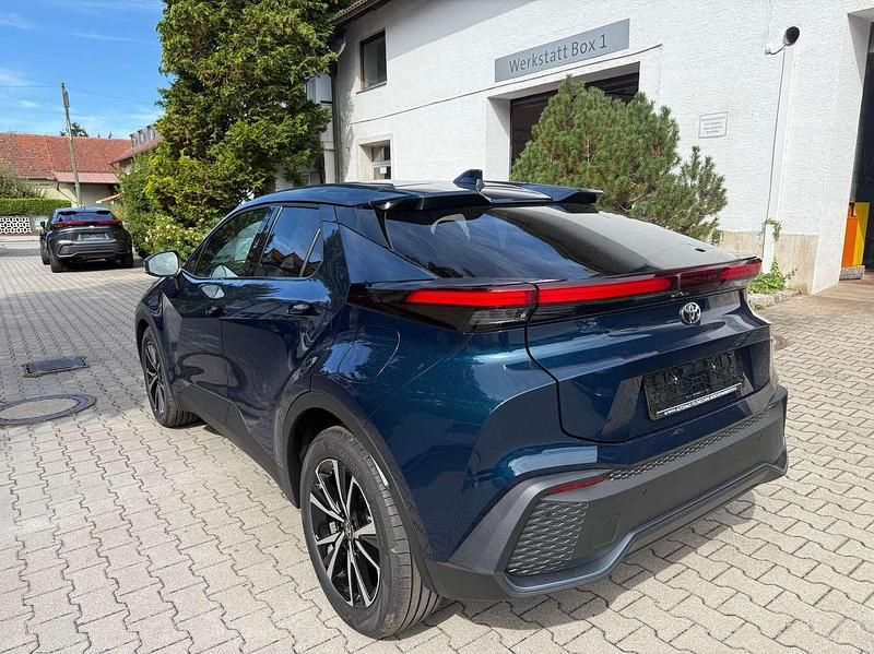 Neu Toyota C-HR 140 PS (102 kW) 2025 Blau SUV