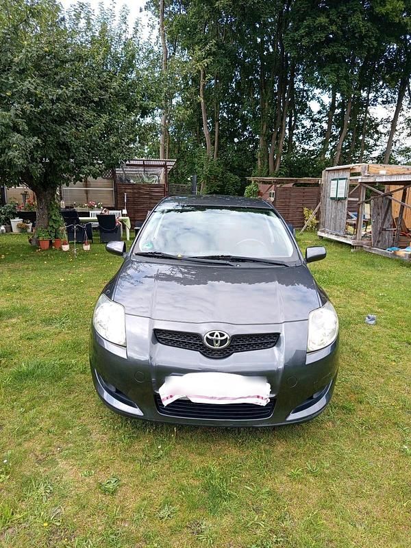 Grau Gebraucht 2007 Toyota Auris Limousine | 5.000 € (Fairer Preis) - Bild 1/4
