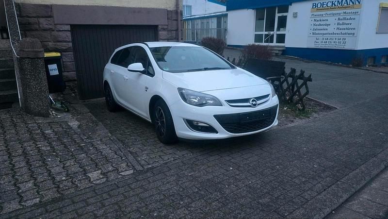 Gebraucht Opel Astra 140 PS (102 kW) 2013 Kombi