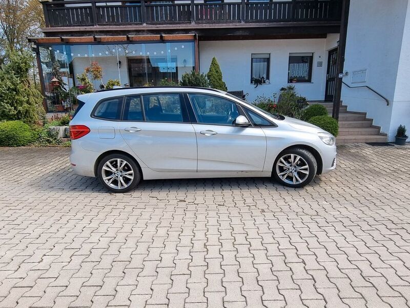 Gebraucht BMW 218 Gran Tourer Sport Line 150 PS (110 kW) 2016 Silber Van / Kleinbus