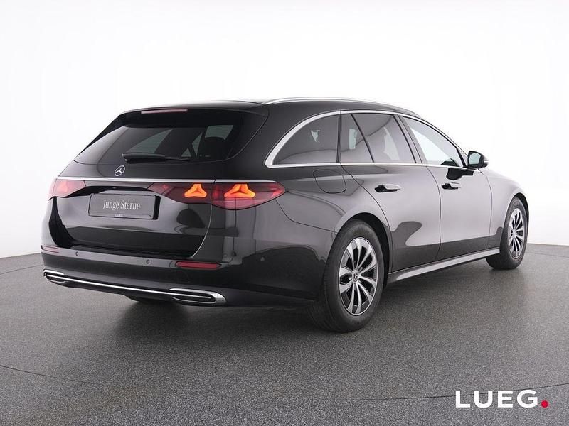 Gebraucht Mercedes E220 Avantgarde 197 PS (144 kW) 2024 Schwarz Limousine