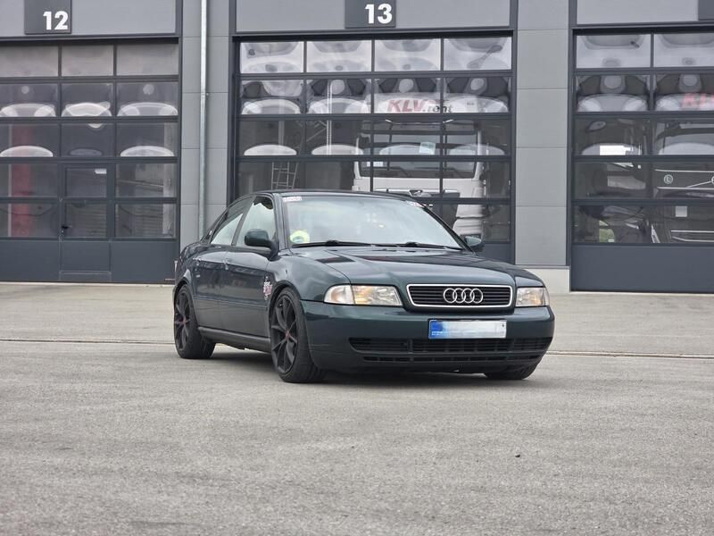 Grün Gebraucht 1994 Audi A4 Limousine | 2.100 € - Bild 1/4
