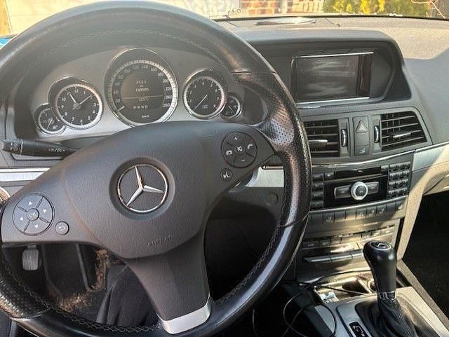 Gebraucht Mercedes E250 204 PS (150 kW) 2011 Schwarz Cabrio