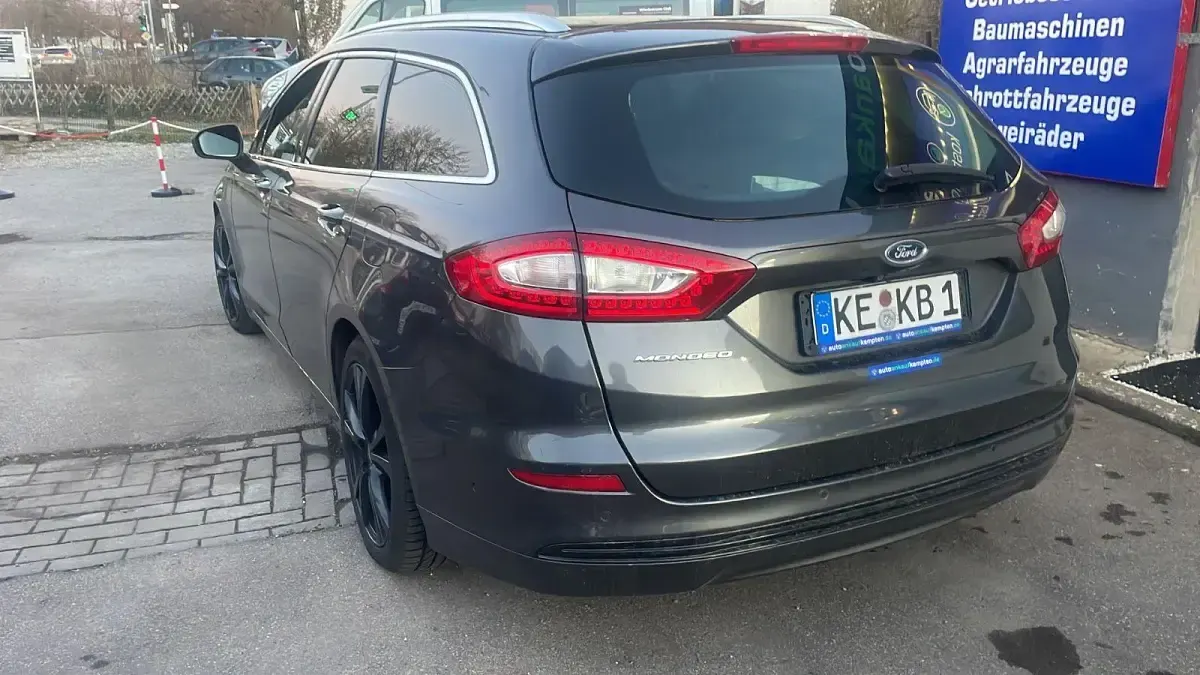 Gebraucht Ford Mondeo Titanium 150 PS (110 kW) 2016 Grau Kombi