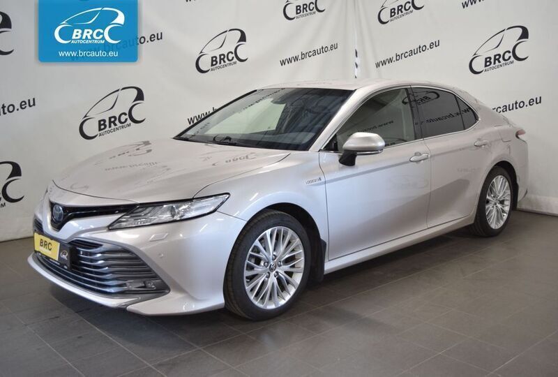 Grau Gebraucht 2021 Toyota Camry Hybrid Limousine | 25.555 € - Bild 1/4