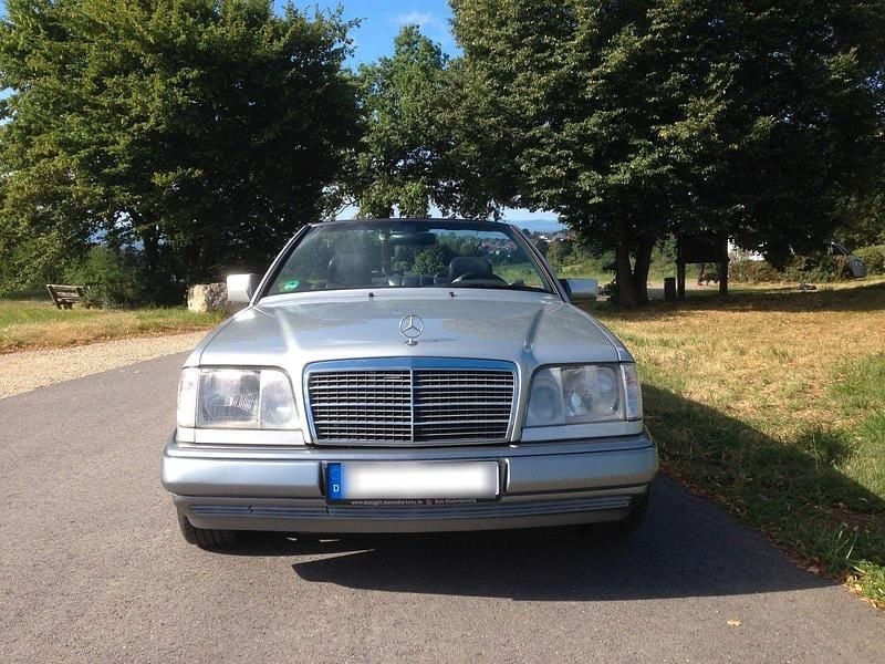 Gebraucht Mercedes E220 150 PS (110 kW) 1996 Silber Cabrio