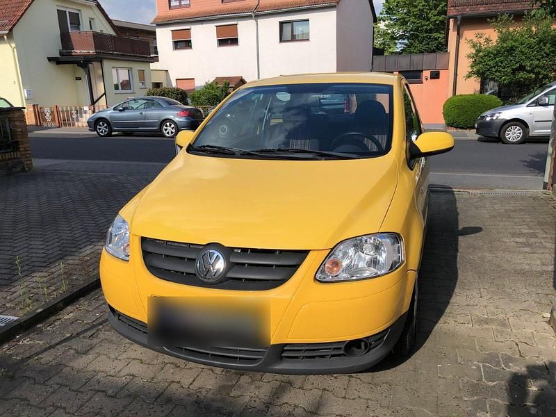 Gebraucht VW Fox 54 PS (39 kW) 2006 Gelb Kleinwagen