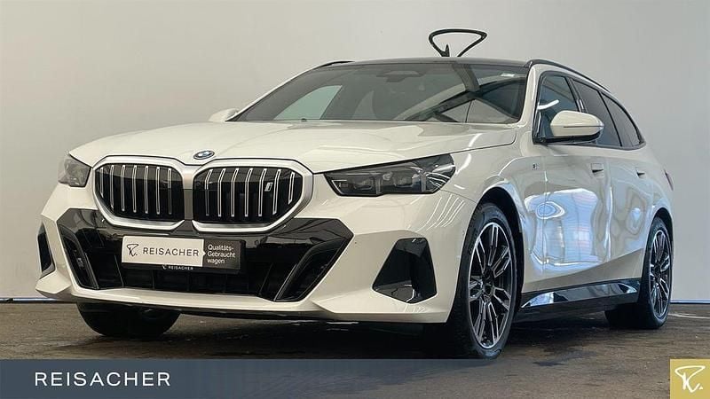 Alpinweiß uni Gebraucht 2024 BMW i5 Comfort Edition Kombi | 58.979 € (Superpreis) - Bild 1/4