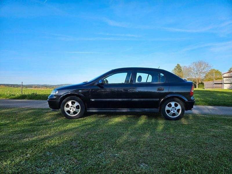 Occasion Opel Astra Classic Edition 101 ch (74 kW) 1999 Noir Berline