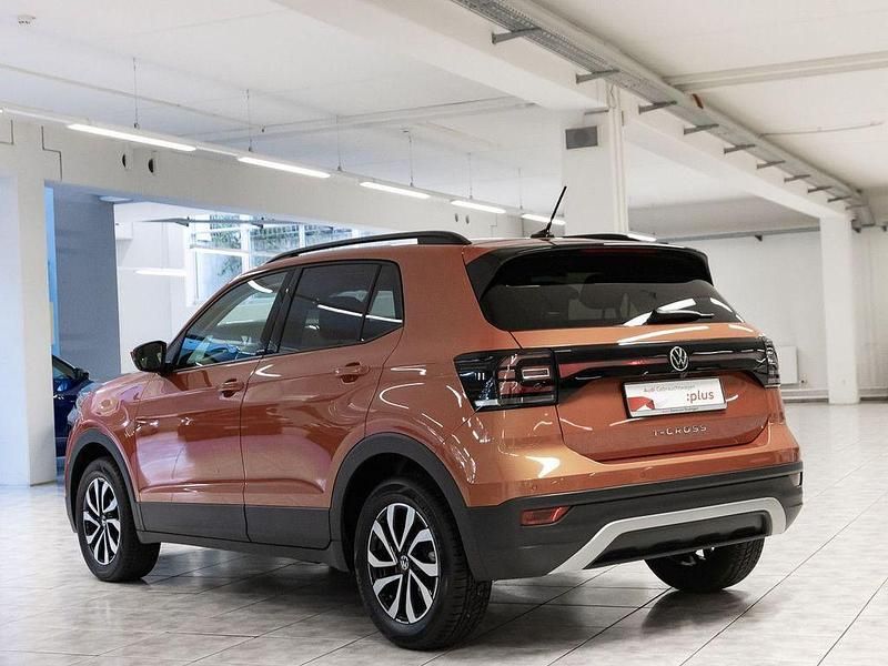 Gebraucht VW T-Cross Active 110 PS (80 kW) 2023 Orange SUV
