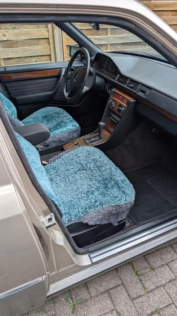 Gebraucht Mercedes 230 132 PS (97 kW) 1991 Gold Limousine