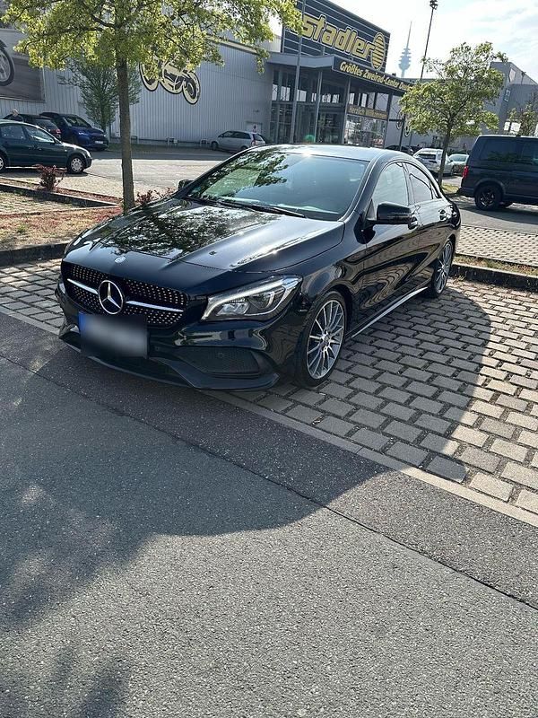 Schwarz Gebraucht 2016 Mercedes CLA200 AMG line Coupé | 15.650 € (Fairer Preis) - Bild 1/4