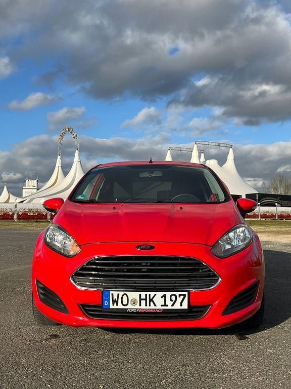 Gebraucht Ford Fiesta 80 PS (58 kW) 2014 Rot Limousine