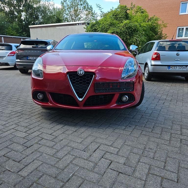 Rot Gebraucht 2013 Alfa Romeo Giulietta Kleinwagen | 6.900 € (Fairer Preis) - Bild 1/4