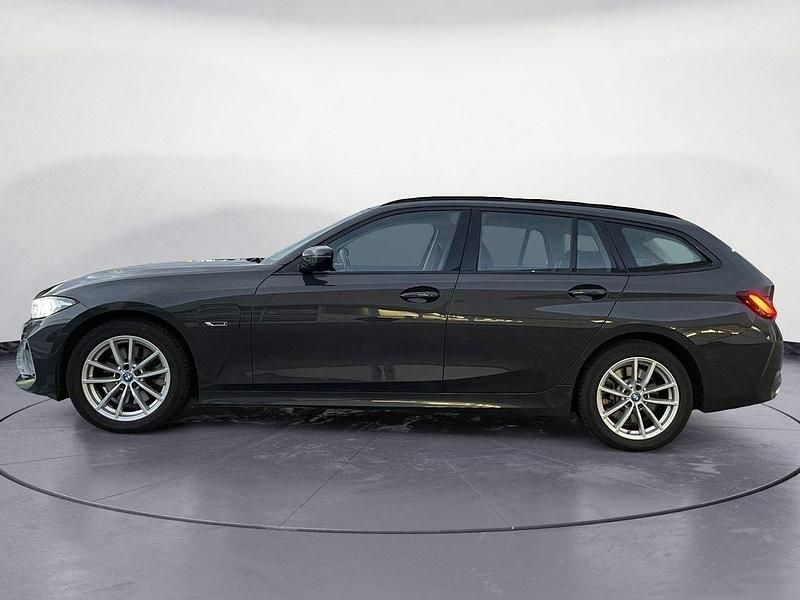 Gebraucht BMW 320e 163 PS (119 kW) 2022 Bmw individual dravitgrau Kombi