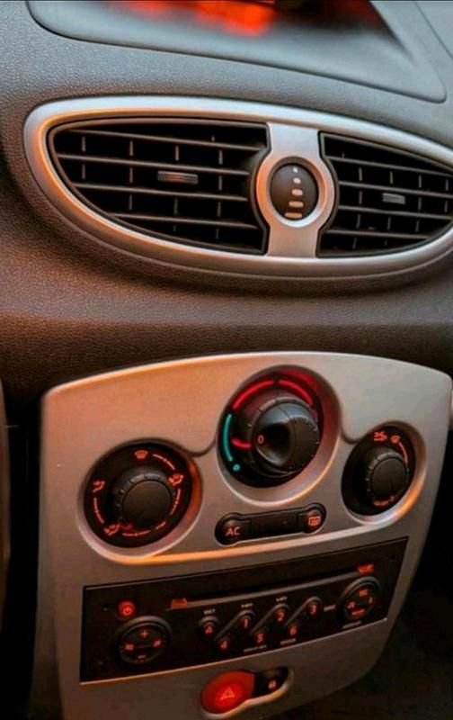 Gebraucht Renault Clio II 75 PS (55 kW) 2009 Silber Kleinwagen