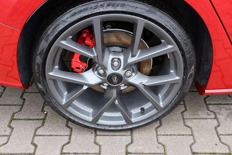 Nowe Ford Focus ST 280 KM (205 kW) 2025 Czerwony Kombi