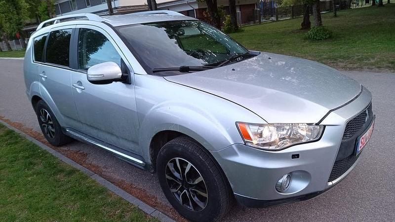 Silber Gebraucht 2010 Mitsubishi Outlander Instyle SUV | 6.300 € (Superpreis) - Bild 1/4
